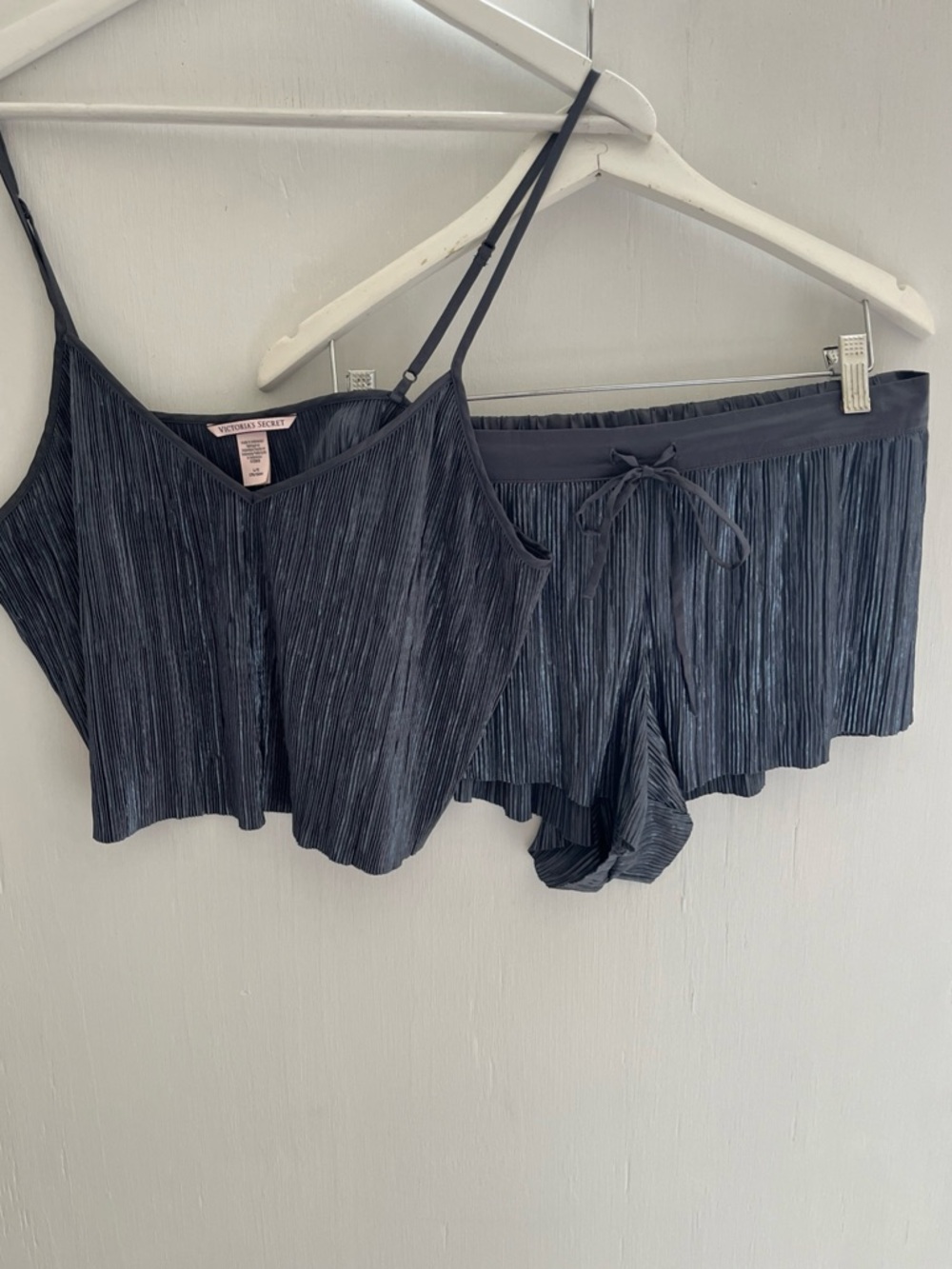 VICTORIAS SECRET Metallic Gray Pleated 2-Piece Sleep Set Cami Top & Shorts M/L